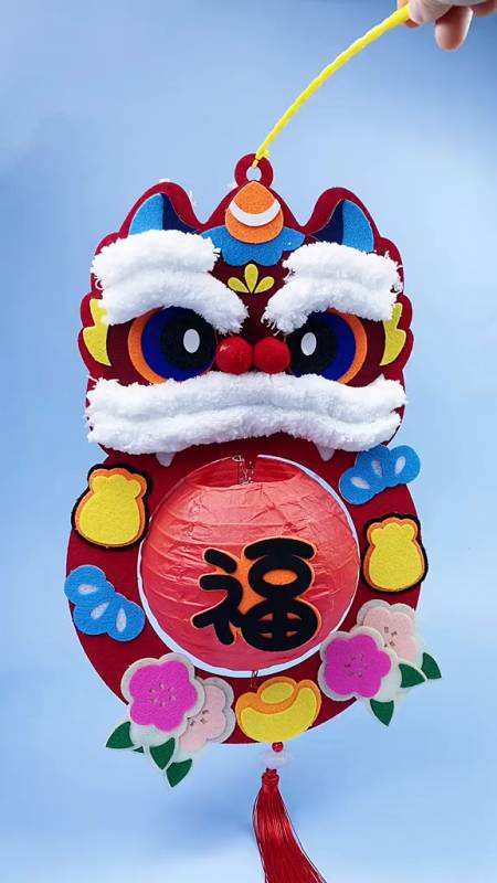 可爱立体的新年醒狮灯笼,布片自带背胶水-度小视