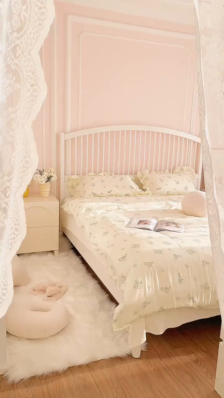 奶油系卧室阳光下的卧室好温柔