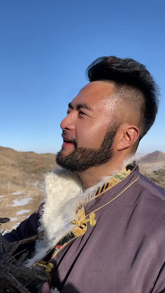 你们南方春暖花开,我们北方还得生活捡柴胡子哥新农人计划