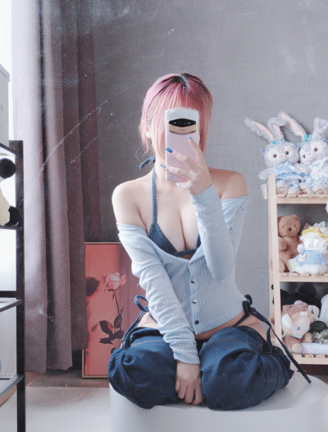 跟你一起畅游日奈娇《牛仔裤自拍》的梦幻世界!