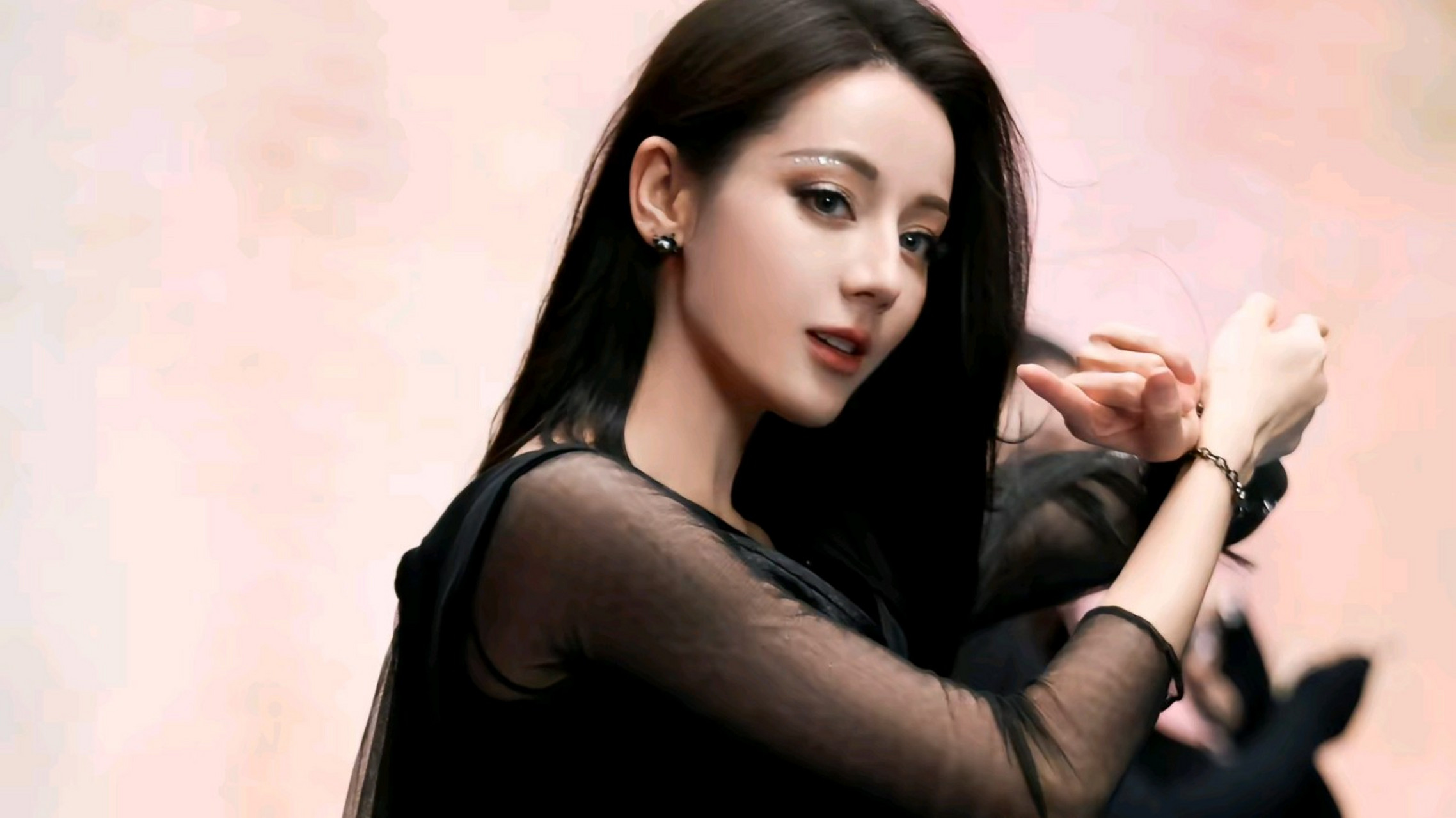 迪丽热巴生日照