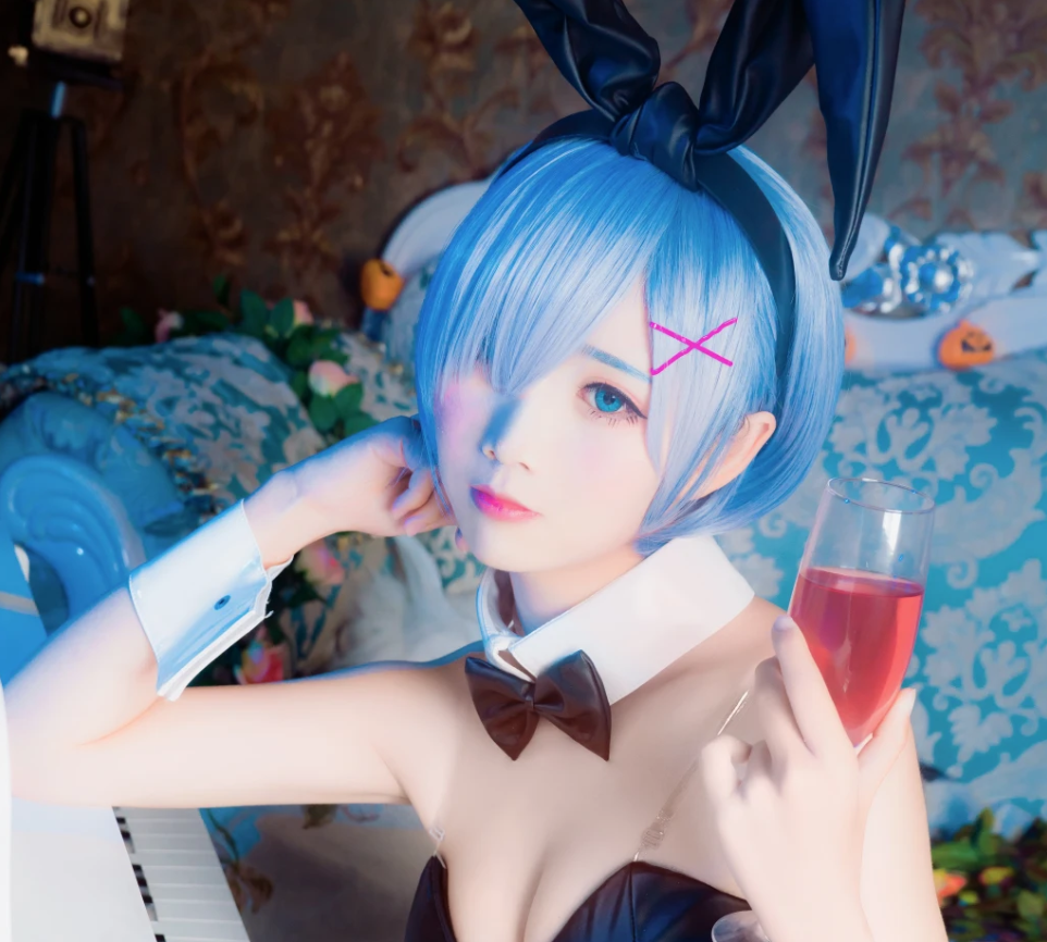 面饼仙儿《兔女郎》：神秘魅力展现，引人入胜插图1