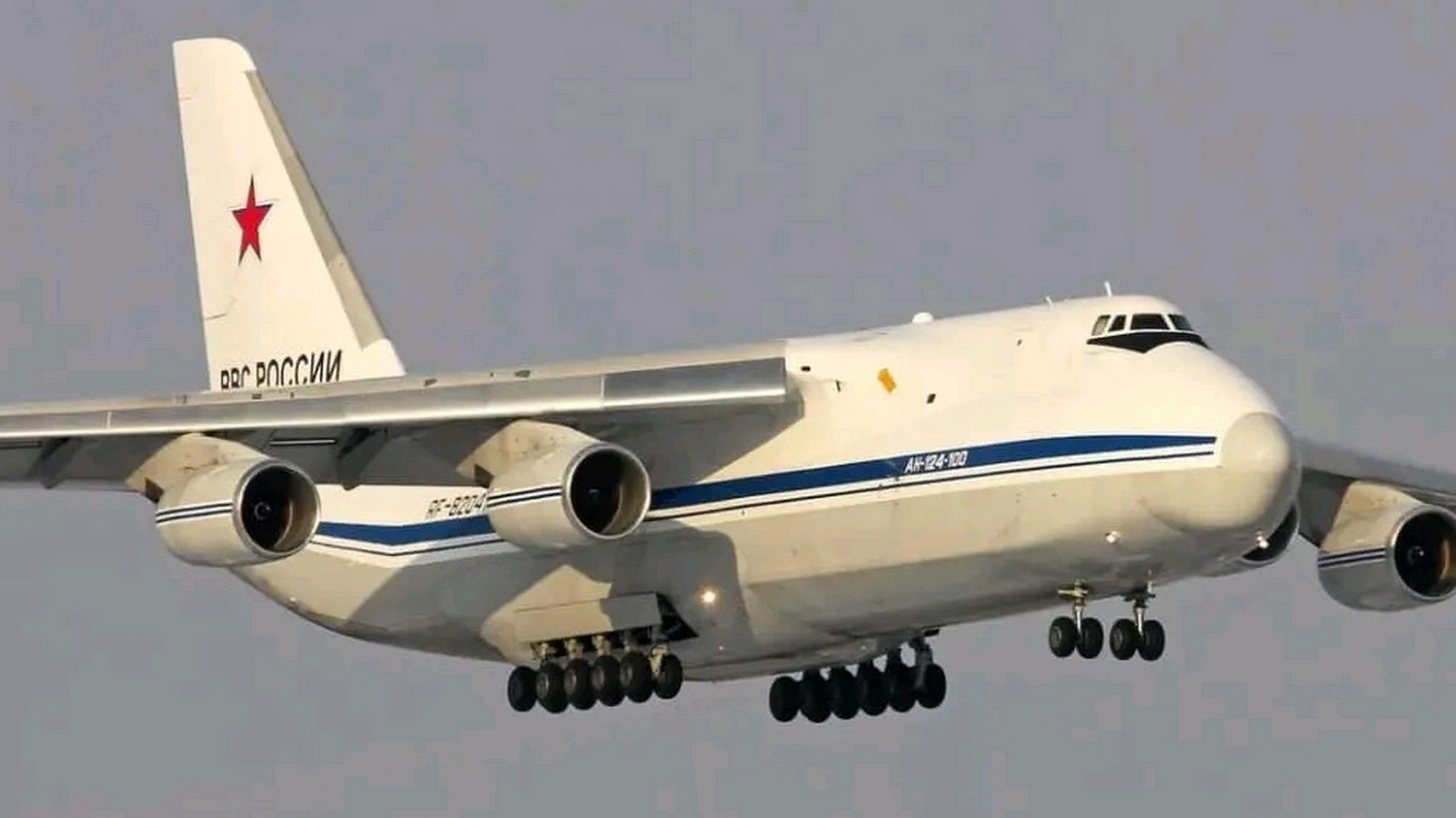 加拿大扣押俄罗斯安-124运输机,计划转交给乌克兰!