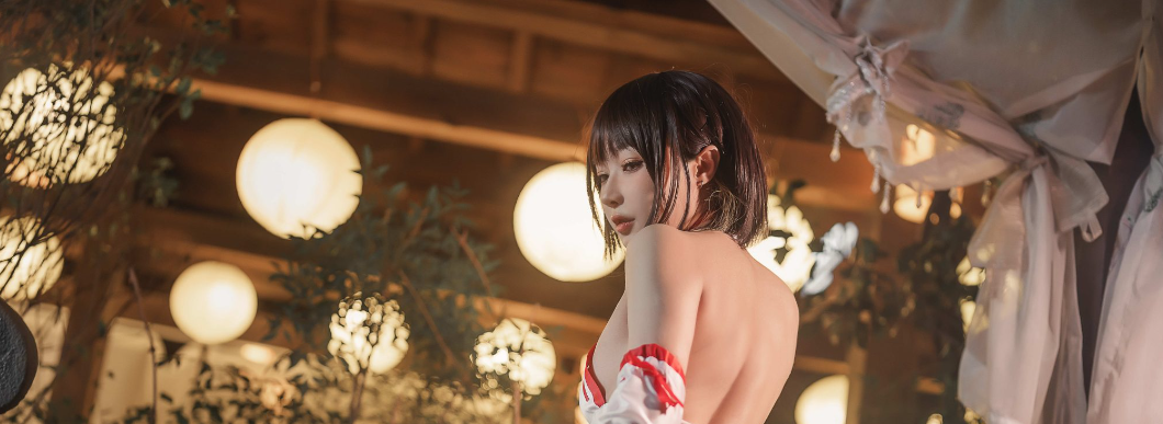 阿包也是兔娘Cos《温泉巫女》:奇幻世界中的可爱魅力绽放