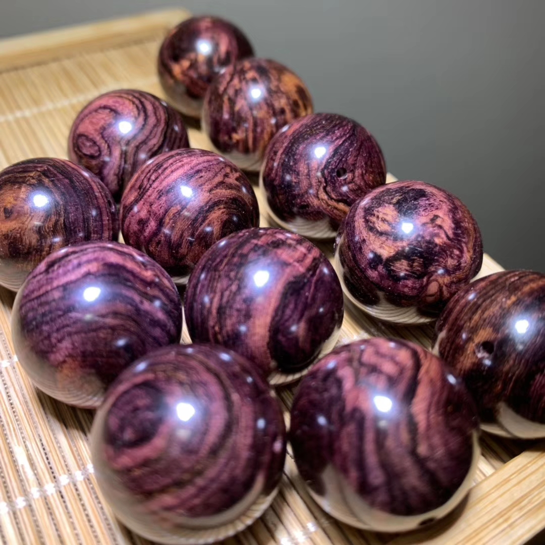 它也曾见过世事沉浮,看木材之王的兴衰,细数海南黄花梨的历史