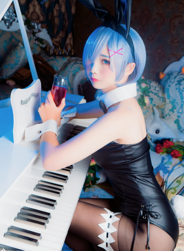 面饼仙儿《兔女郎》：神秘魅力展现，引人入胜插图2