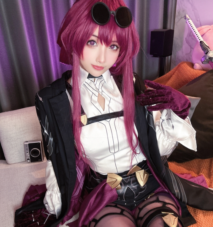 rioko凉凉子妩媚诠释《卡芙卡妈妈》!火辣杀手引爆视觉盛宴!插图2 rioko凉凉子妩媚诠释《卡芙卡妈妈》!火辣杀手引爆视觉盛宴!插图2