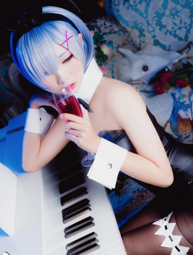 面饼仙儿《兔女郎》：神秘魅力展现，引人入胜插图3