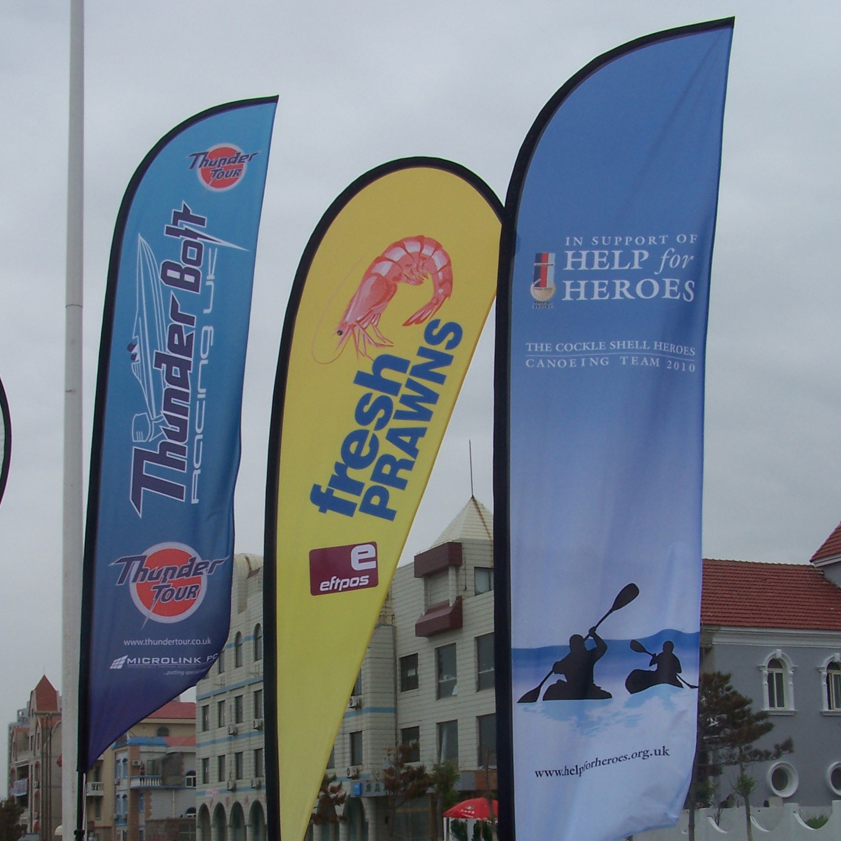 还在用传统刀旗注水旗?威海旺展沙滩旗羽毛旗来啦!