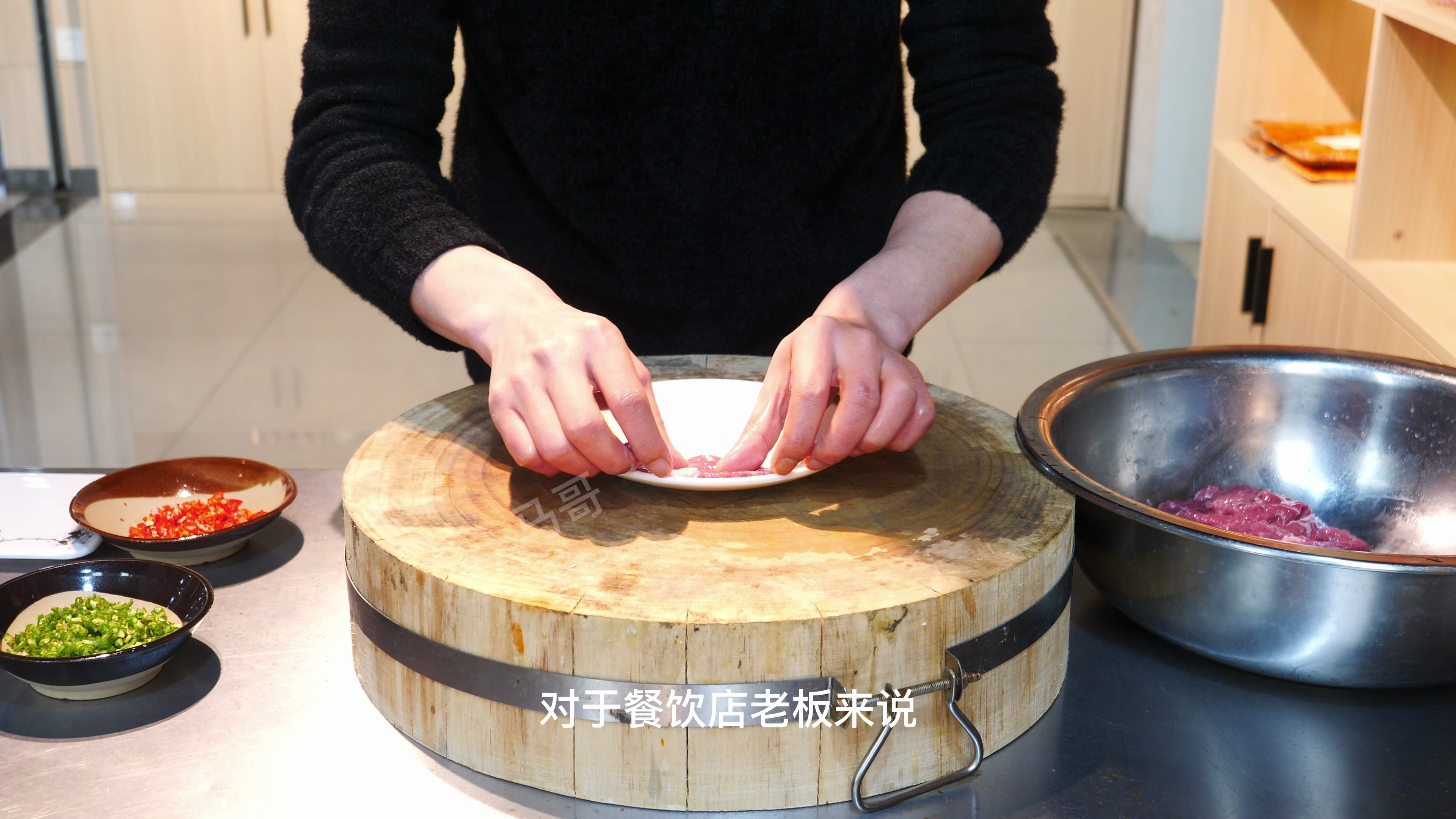 开火锅店,嫩牛肉这样摆,顾客一定给5星好评