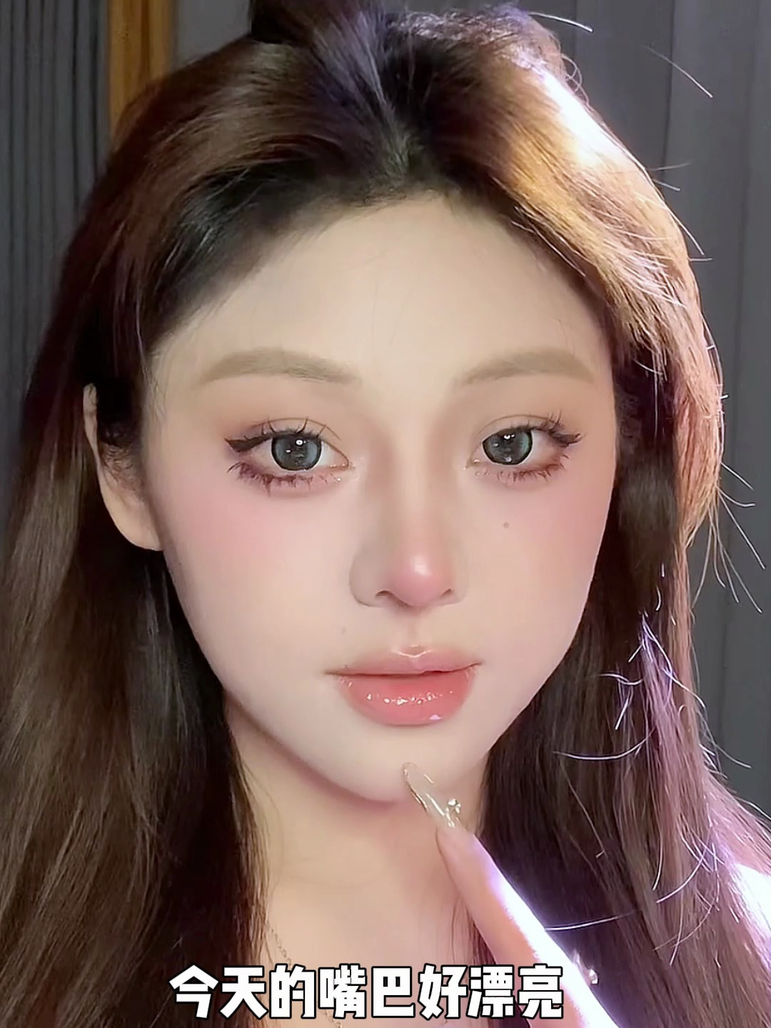美女嘴巴子的秘密就在这里啰!又纯又欲