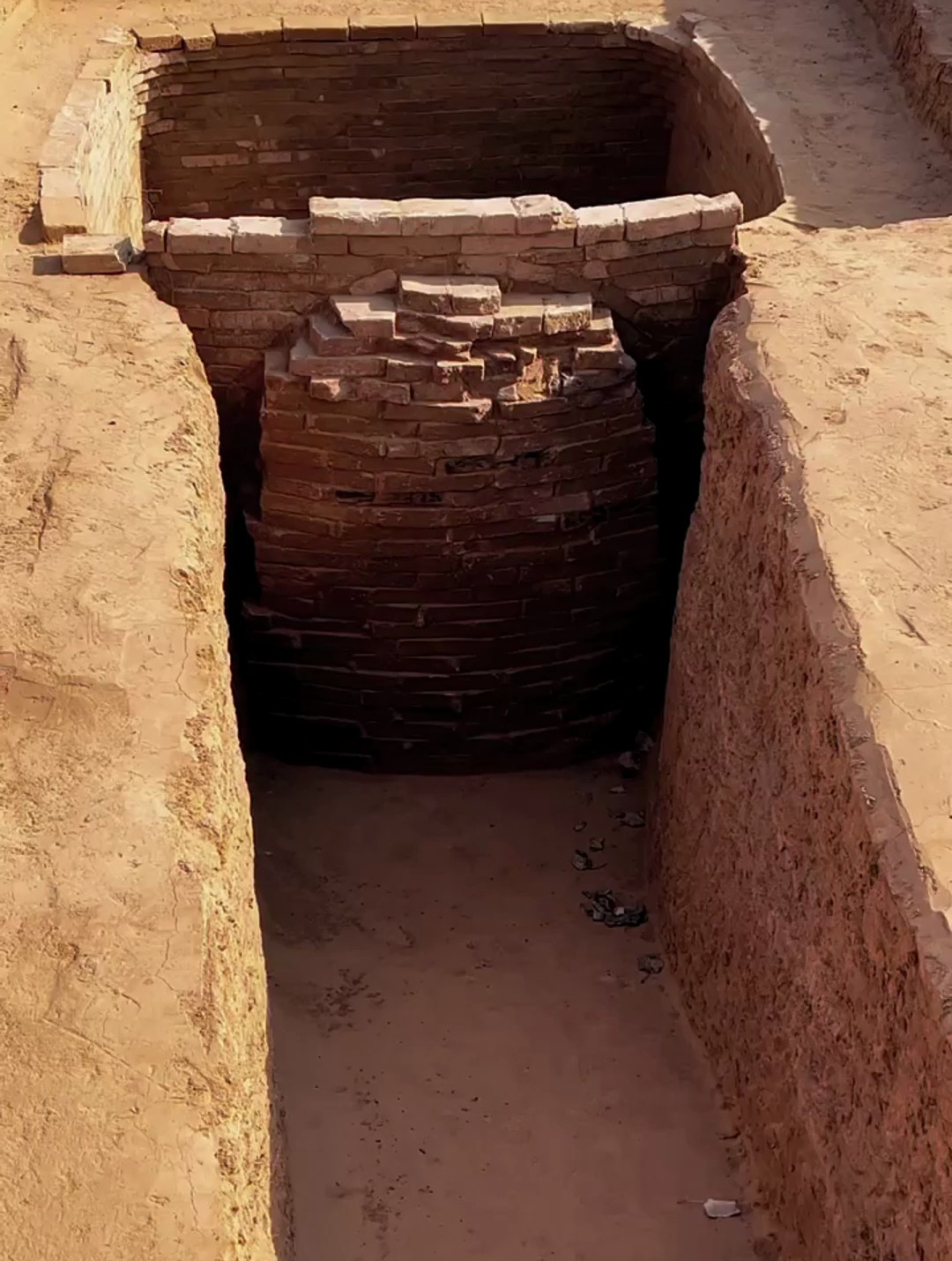 东汉时代古墓群