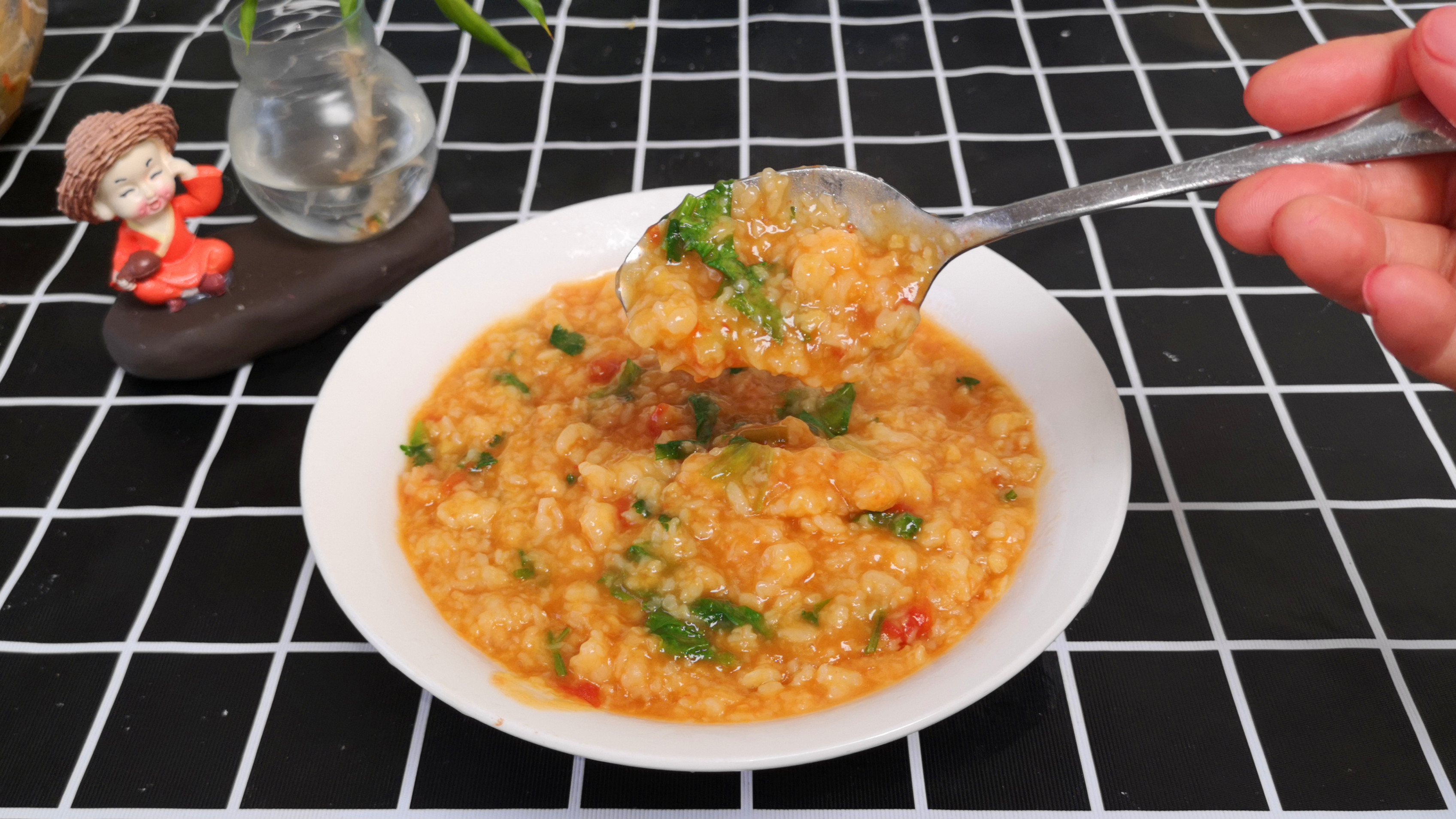 疙瘩汤这样做,颗粒均匀,口感筋道,三分钟做一锅,简单好喝