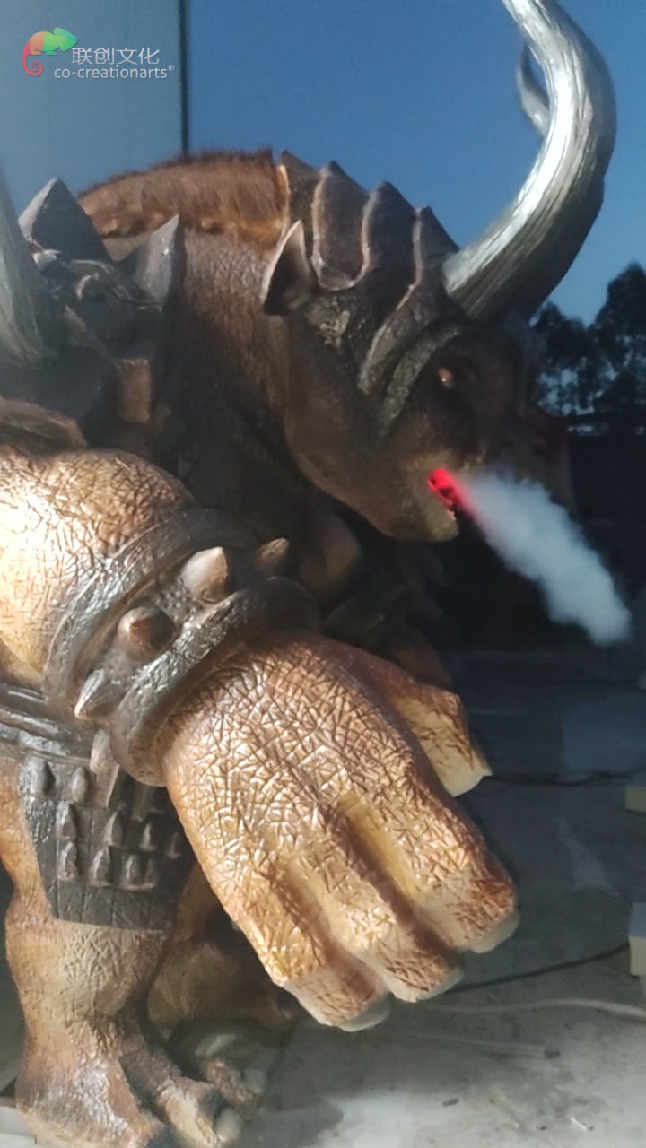 热门网络游戏人物雕塑寺庙门神喷火又喷烟的怪兽