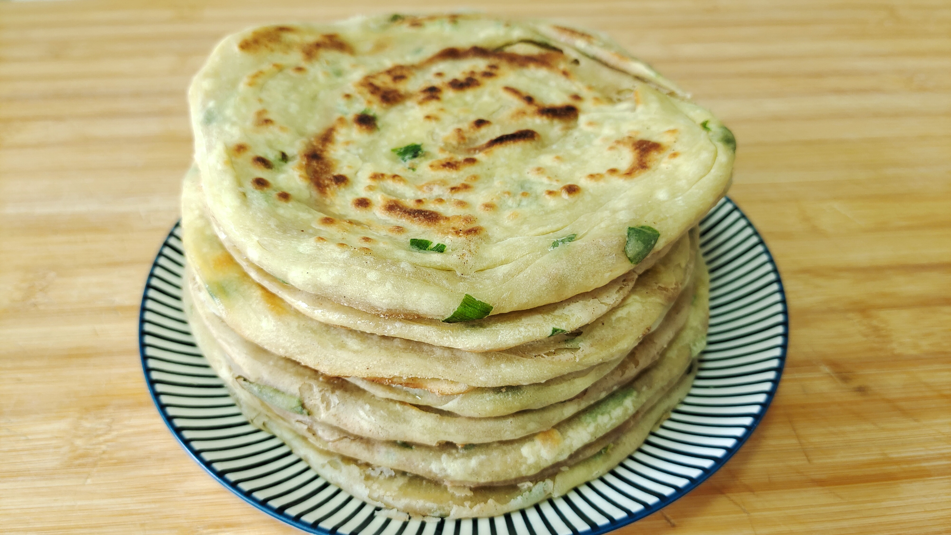 面粉里加3个鸡蛋,不蒸也不炸,外酥里软,做一次7天早餐不用愁