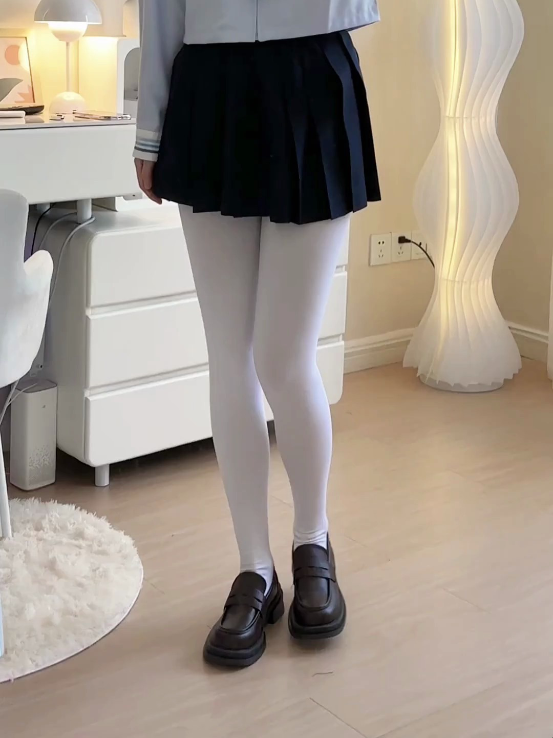 白裤袜配蓝色的水手服 好看吗