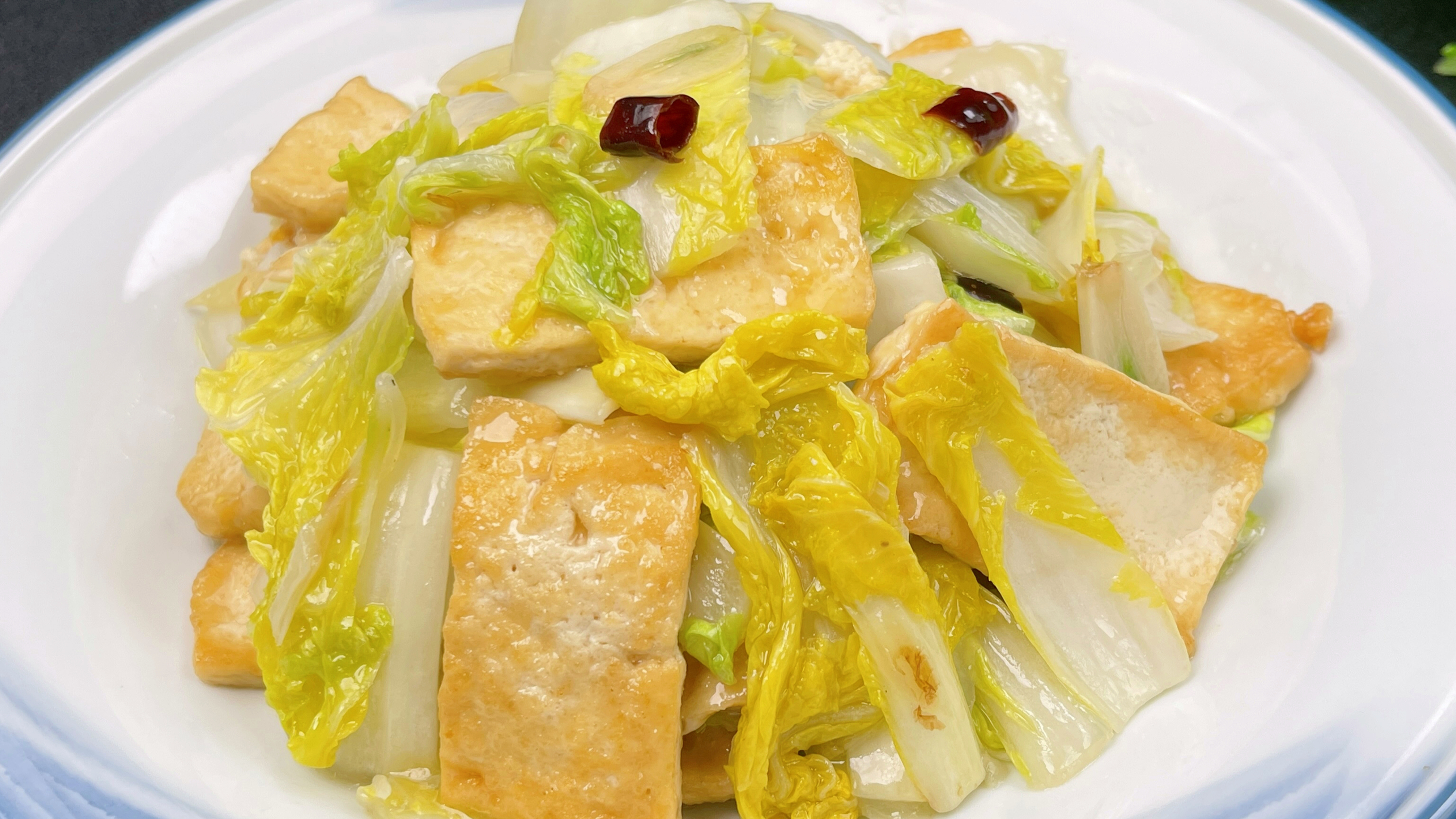 白菜炒豆腐想要做好吃，记住下锅顺序，不出水不油腻，太美味了