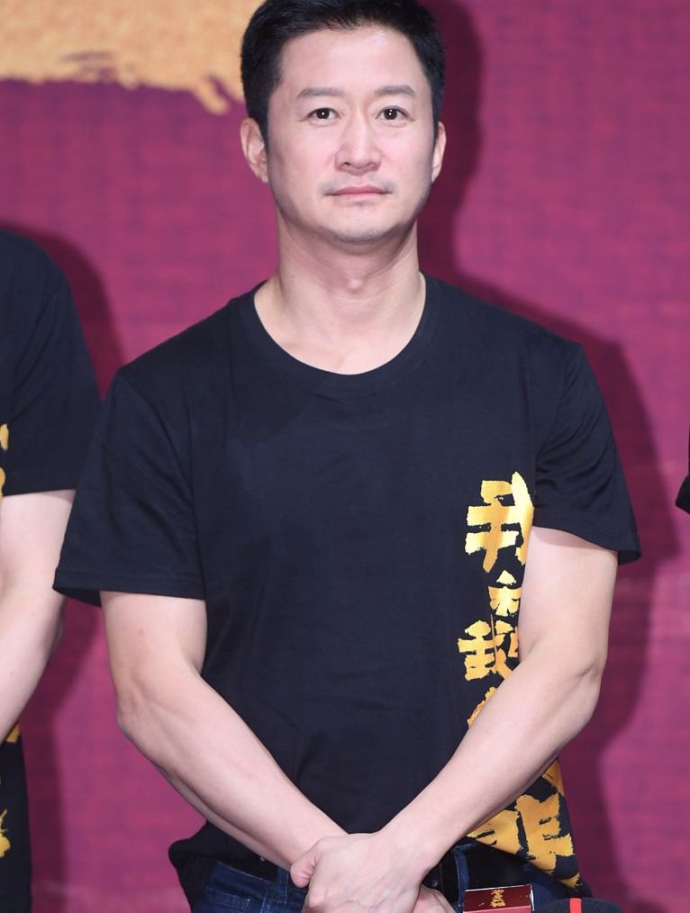 硬汉吴京,不愧是钢铁直男,女人说话都不理!