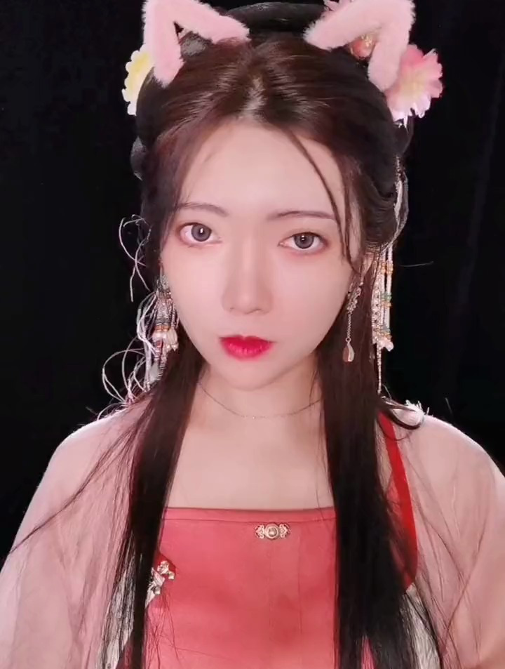 变装狐狸小姐姐在线