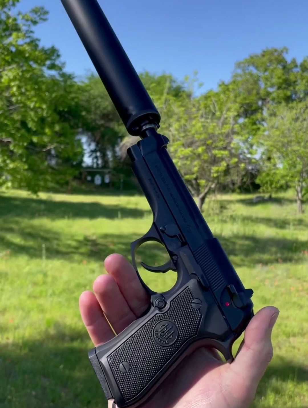 试射贝雷塔92fs,一把经典手枪,世界上最值得信赖的手枪之一