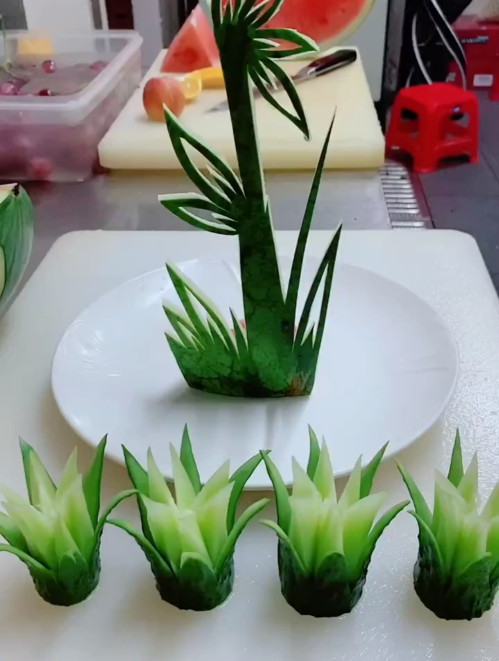 今天给你们来一个稍微难一点的西瓜皮拉花-度小视