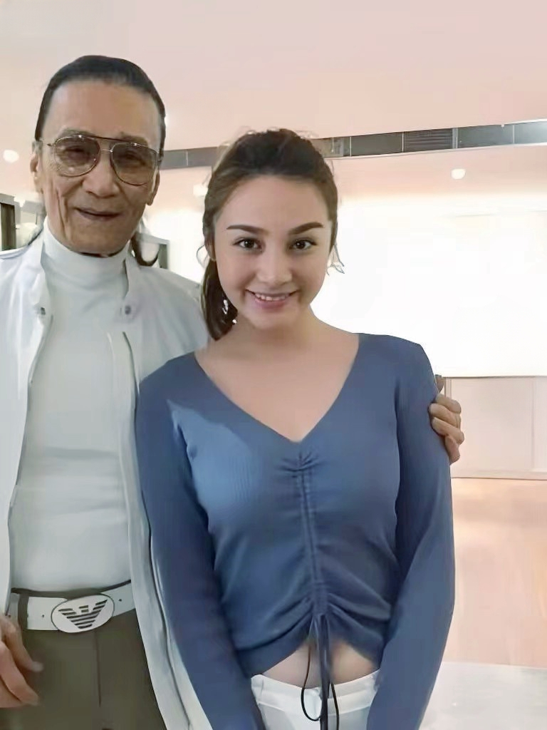 张柏芝拿亲子鉴定撕开谢贤遮羞布霆锋欲哭无泪!网友被惊讶到tyhr