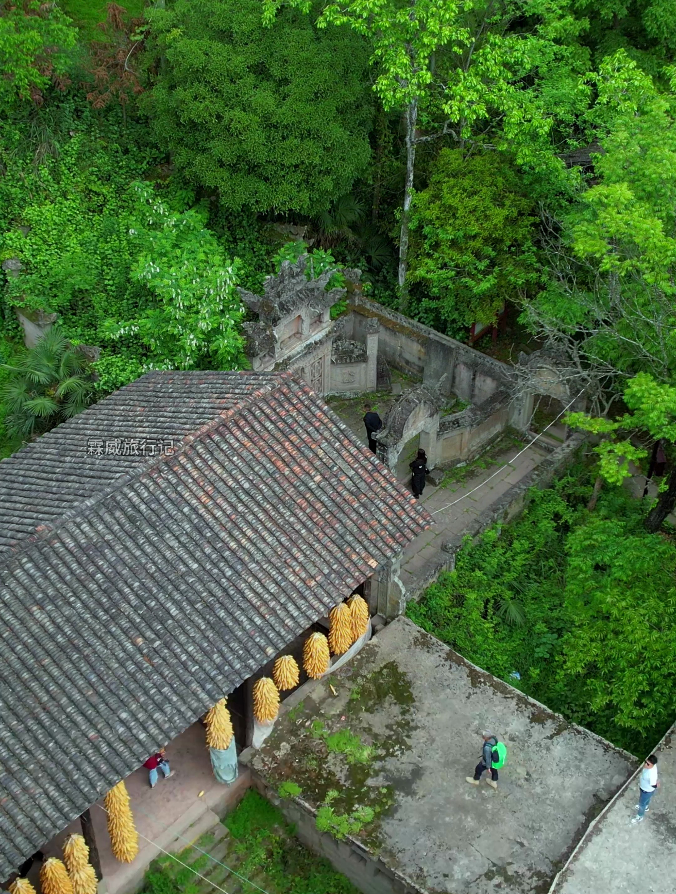 湖北神秘的"天下第一土家古寨",至今保留"人墓合住"奇特习俗
