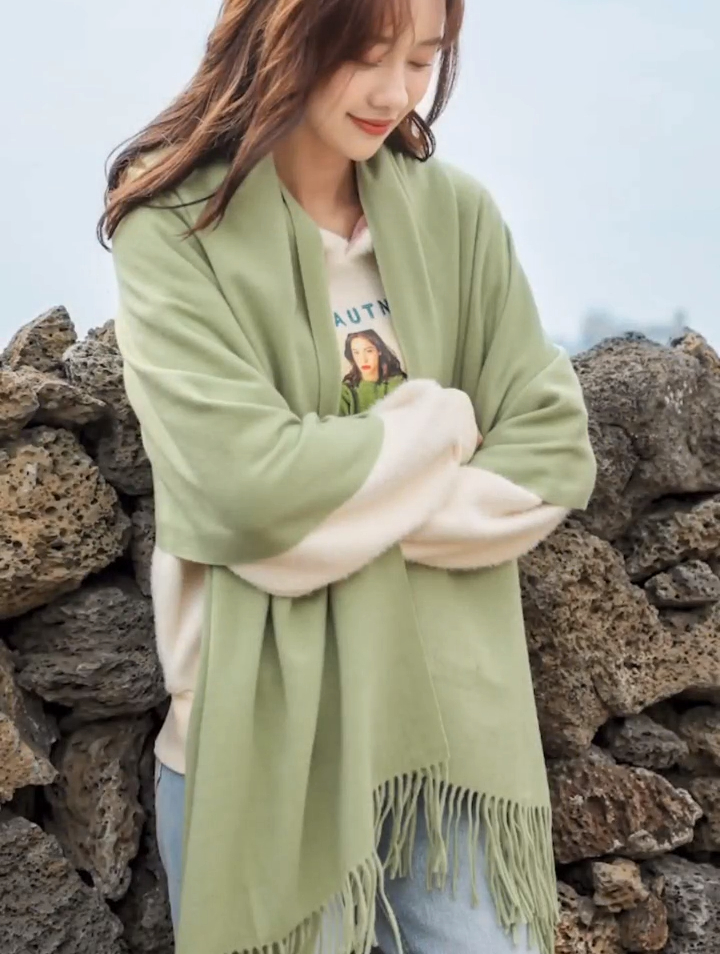 围巾怎么拍呢?拍照姿势