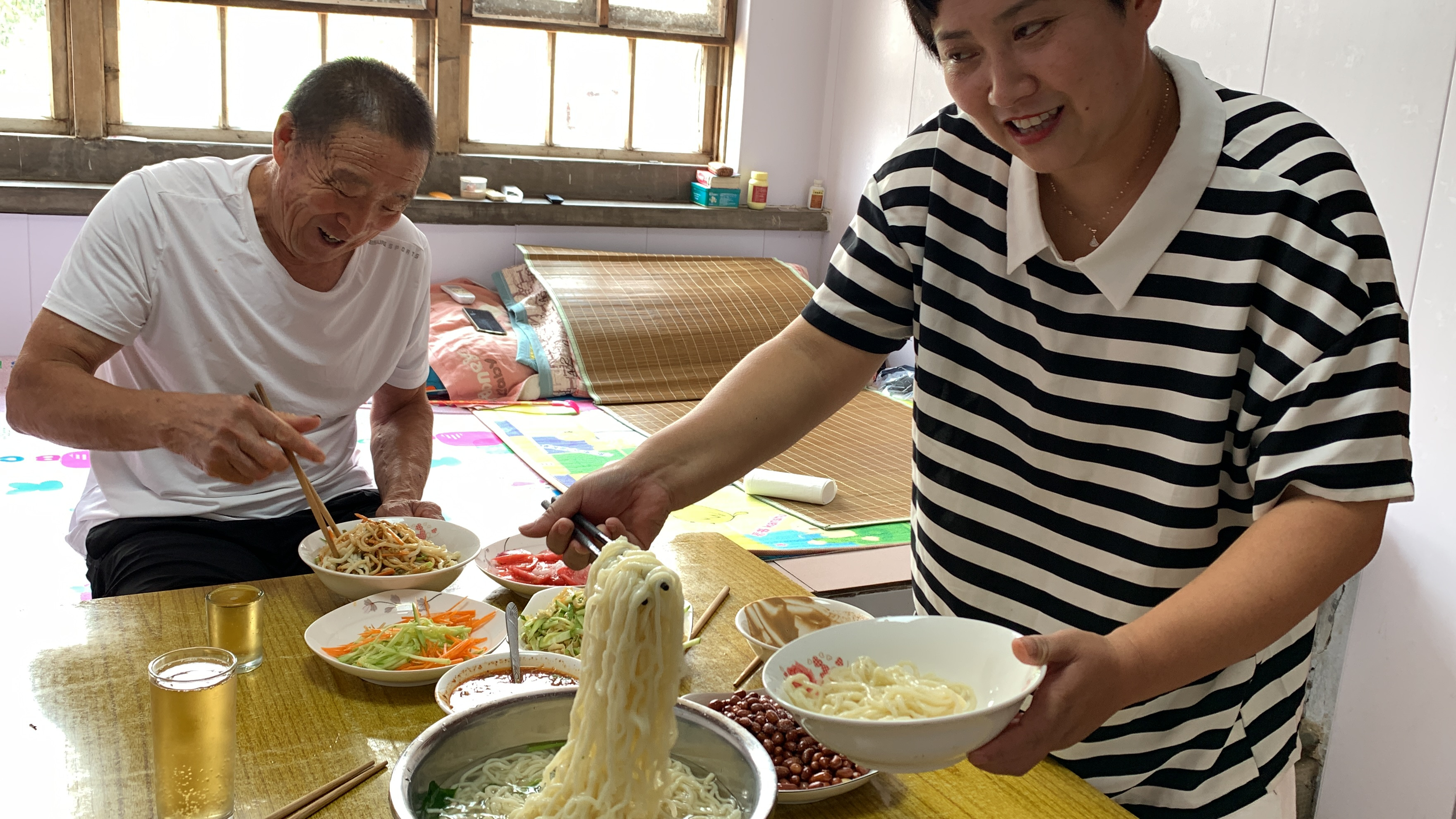 头伏饺子二伏面，做个简单爽口的凉面，关键在这碗料汁，好吃