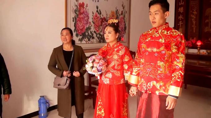 结婚式余兴节目 新郎这帮兄弟真是拼了命的跳啊 日本婚礼绝了 好看视频