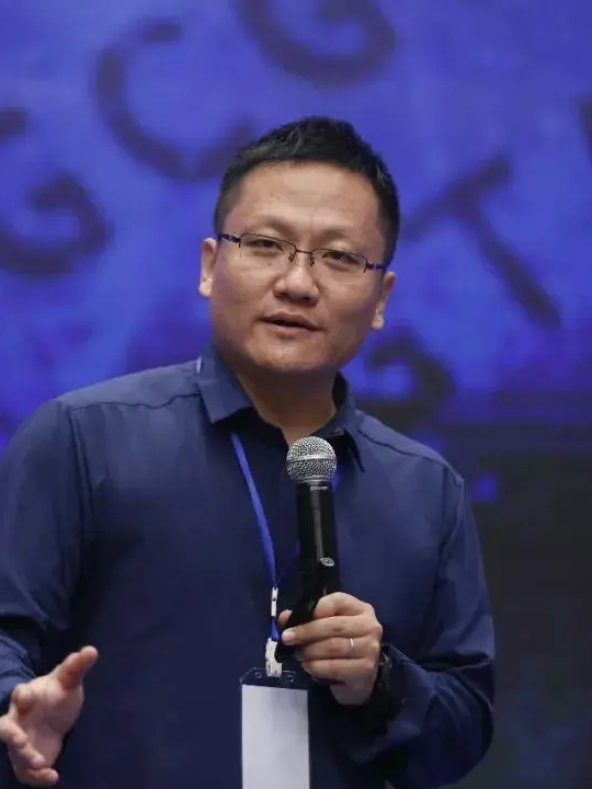 一个人,经常把自己的旧衣服送给别人,尹烨:大多会是这种命运-度小视