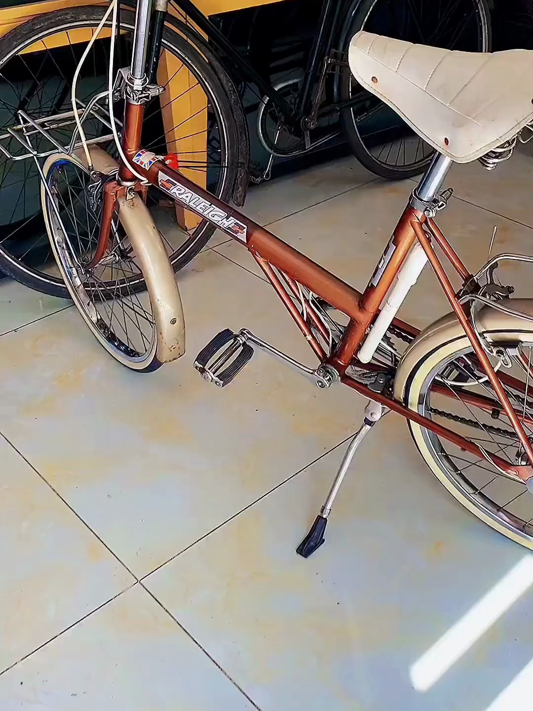 1979年高龄的英国本土20寸凤头自行车,罕见发电轴配置