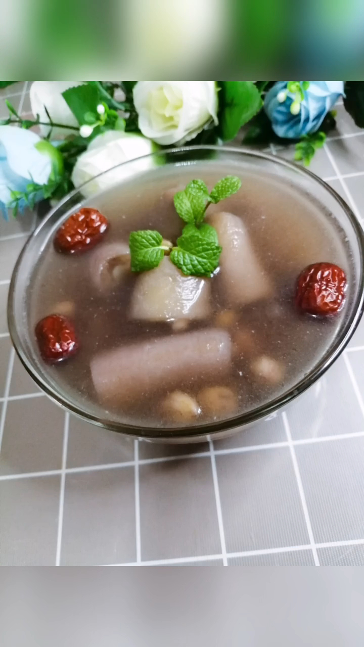 月子餐黑豆花生猪尾汤 腰酸背痛新妈妈可以多喝,适合第二周食用