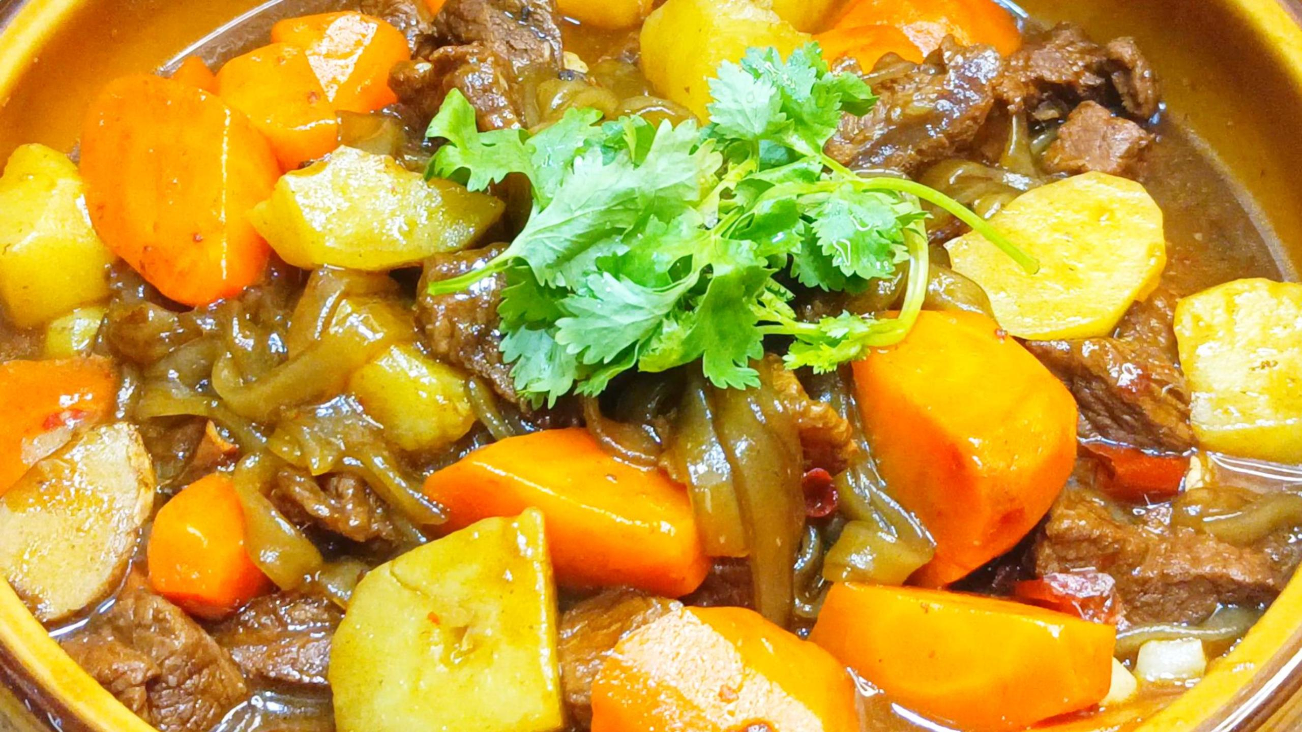 牛肉炖粉条,加上喜欢的蔬菜营养翻倍