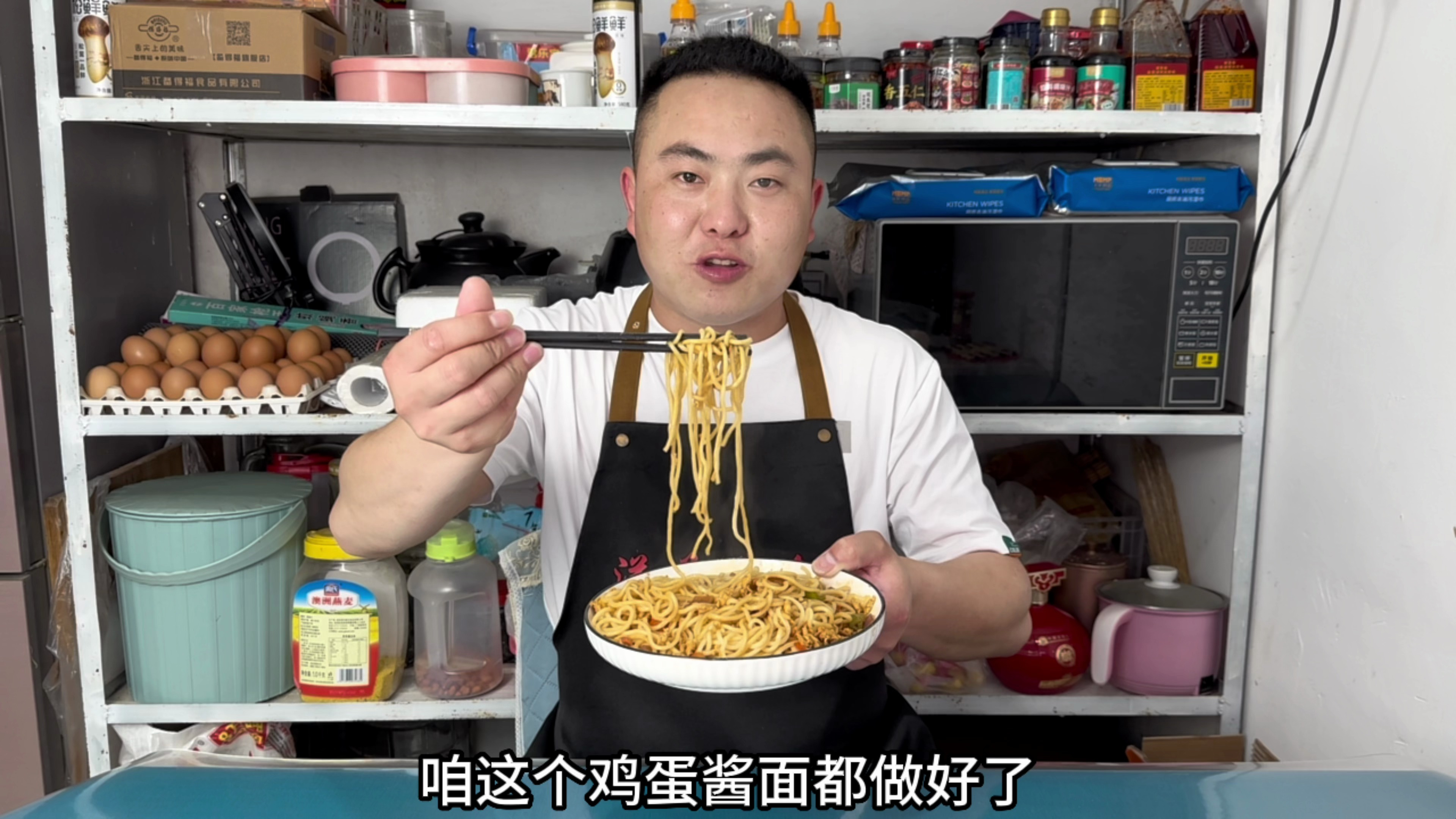 大厨教你鸡蛋酱拌面,食材简单味道却不简单,每次做都吃三大碗