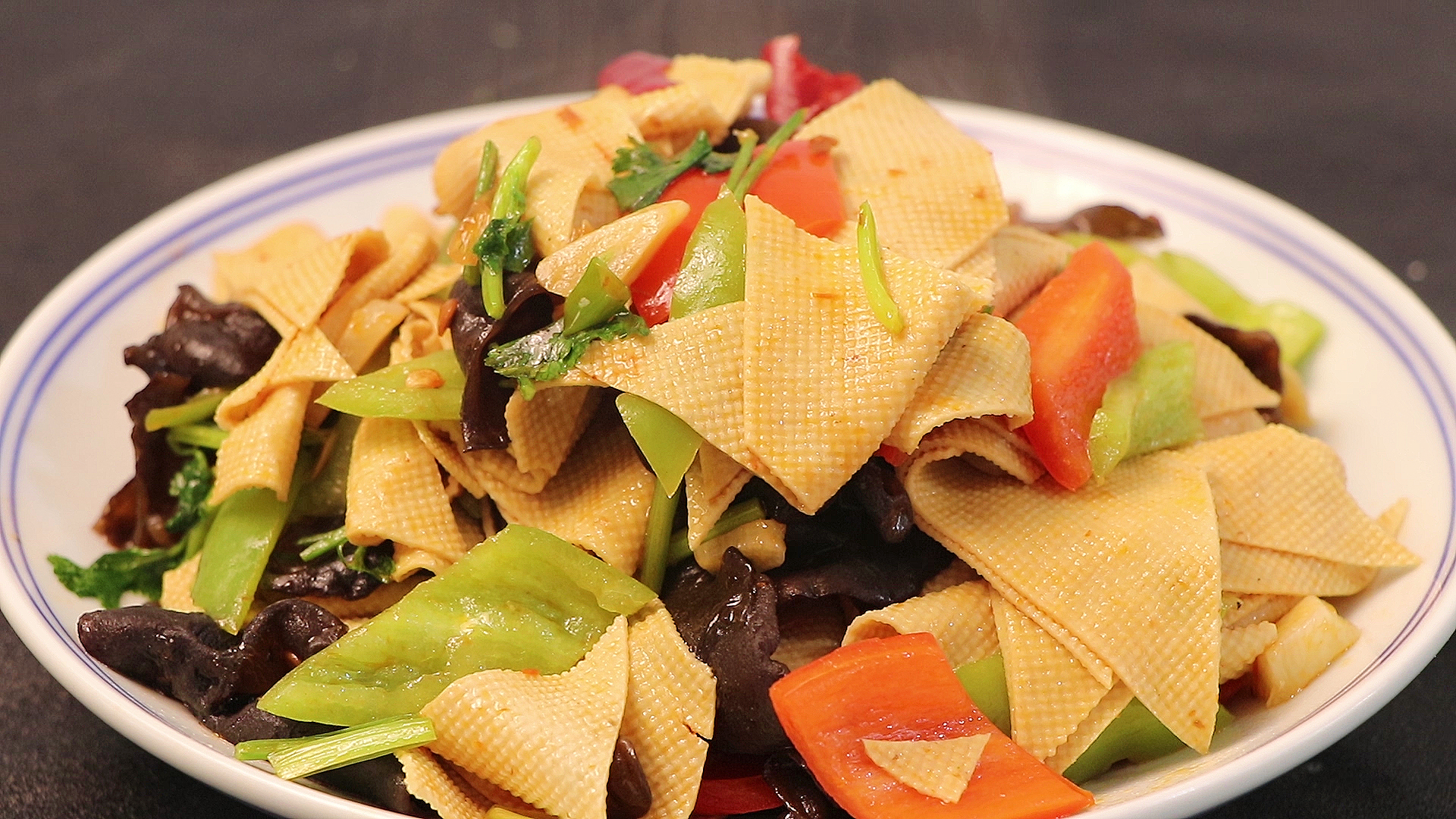 难怪饭店的木耳炒豆皮那么好吃,原来诀窍在这里,开胃又下饭,香