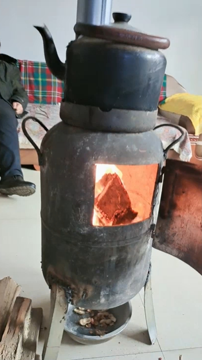 煤气罐改装炉带暖气片图片