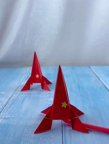 简单又好玩的的火箭发射折纸,国庆节跟家里的孩子一起来玩吧!