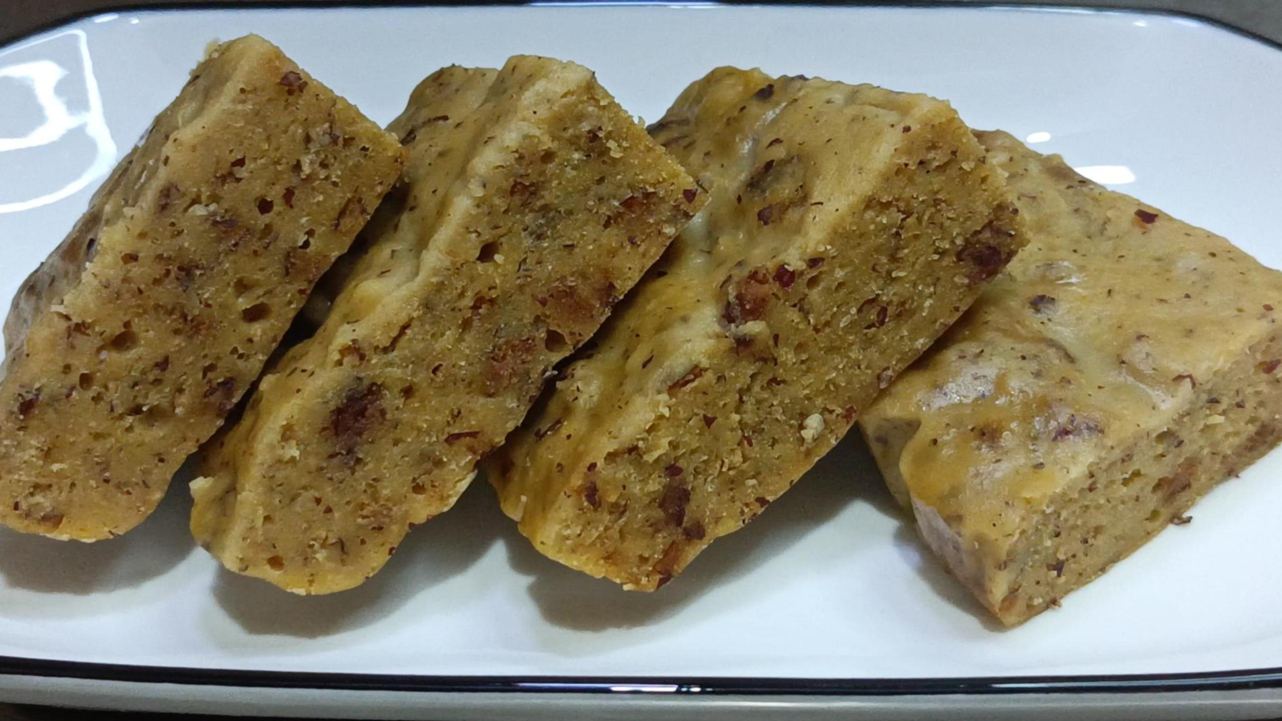 不用烤箱,一把红枣一把面粉搅一搅,就能做出奶香味十足的红枣糕