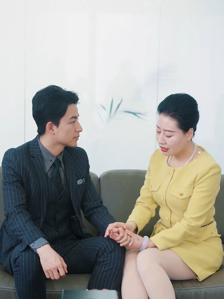 覃文被人拍下来 柯凡妈妈为难覃文