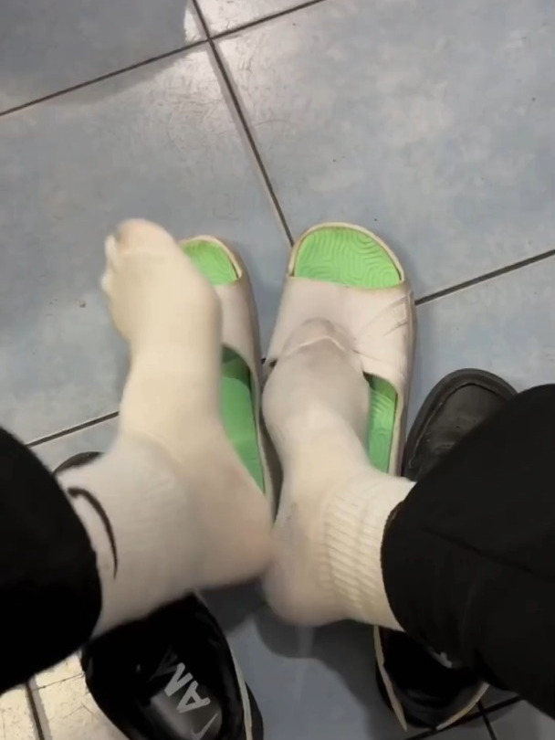 篮球体育生的汗袜之谜:为啥总是累积一堆再洗?