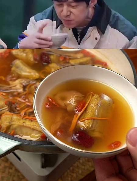 黄磊老师这个排骨松茸菌菇汤,赶快做给家人吧-度小视