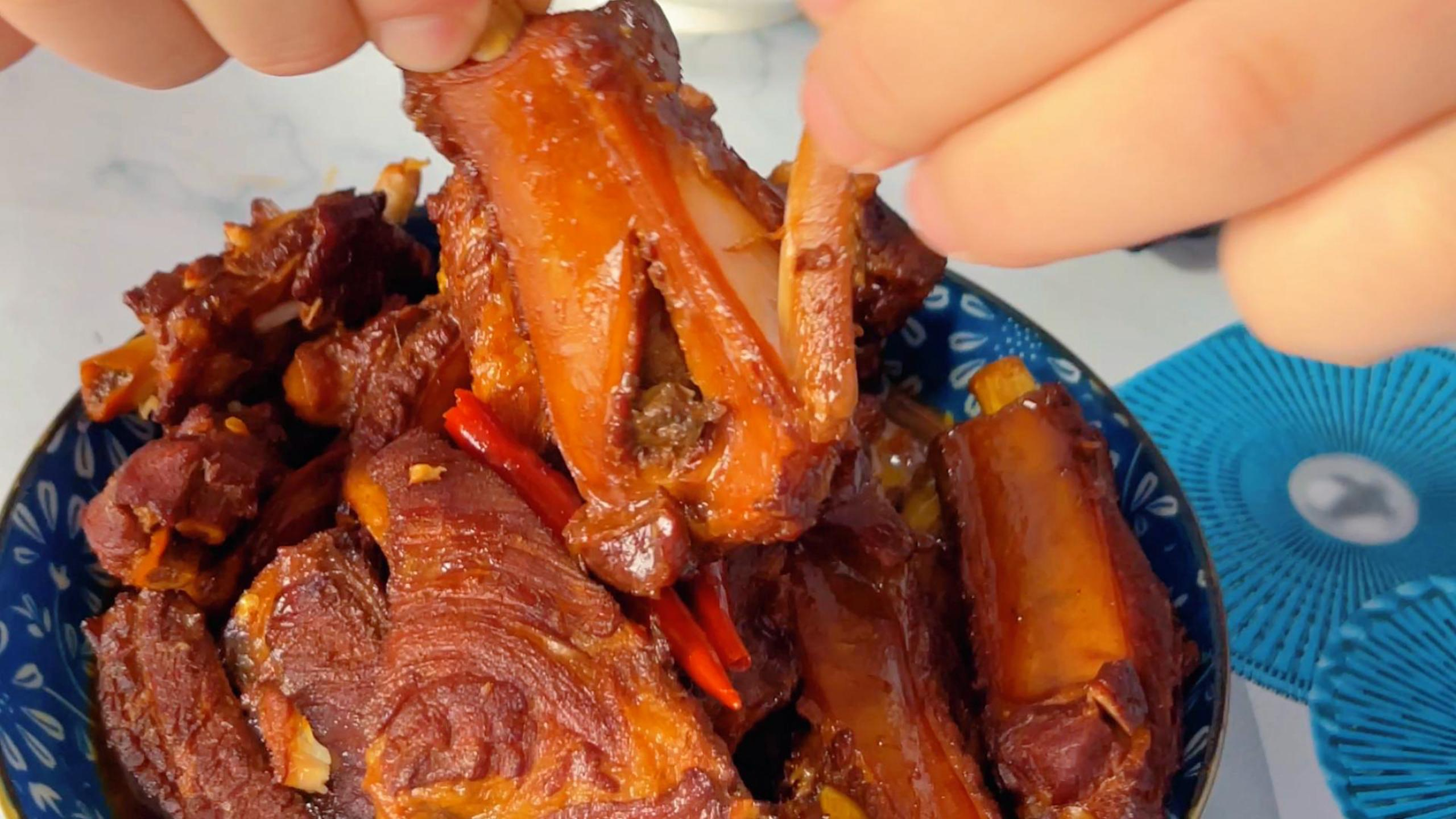 红烧排骨最简单好吃的做法，软烂入味不塞牙，太香了，全家都爱吃