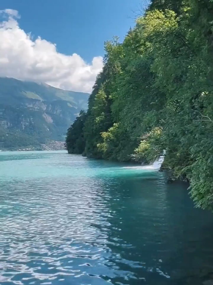 山水风光蓝天白云欣赏旅行途中的美好画面