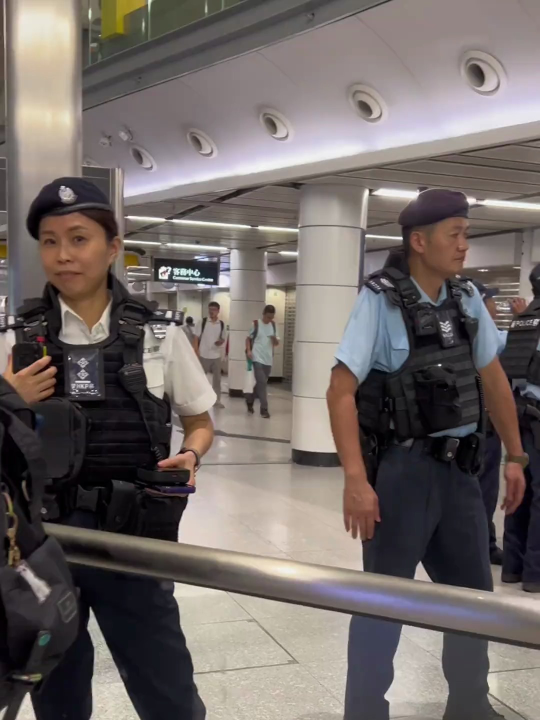 看看英姿飒爽的madam 香港 香港警察 你好香港