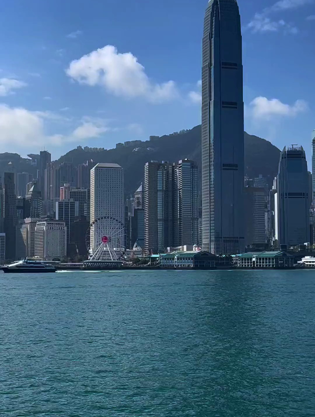 香港国金大厦,高度415.8 米,88层,世界金融中心之一-度小视