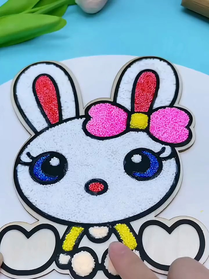 给娃安排这套雪花泥贴画,她能安静两小时,好玩又锻炼动手能力