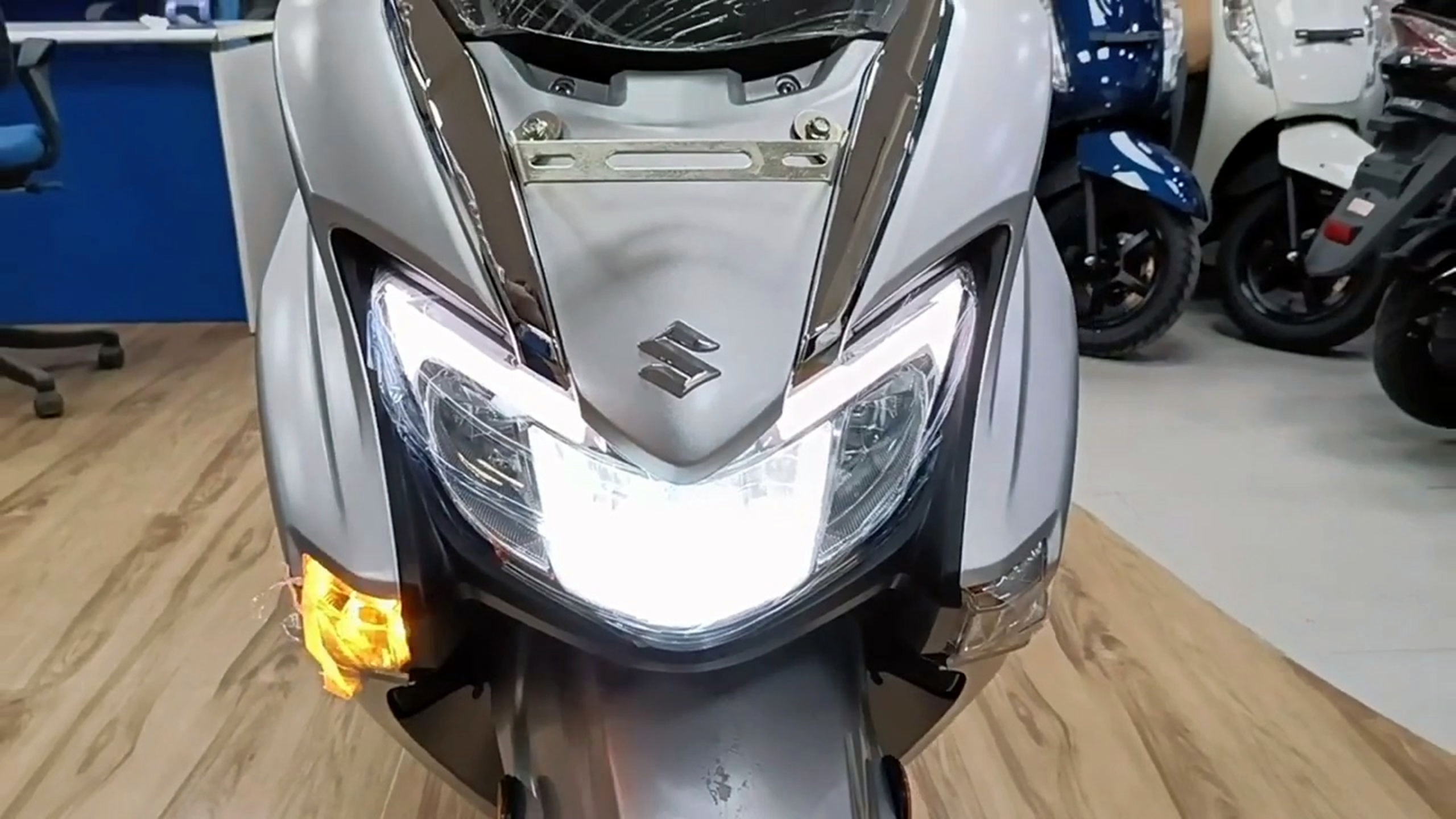 7850元的铃木汉堡人踏板车,排量125,配CBS,通勤代步性价比高