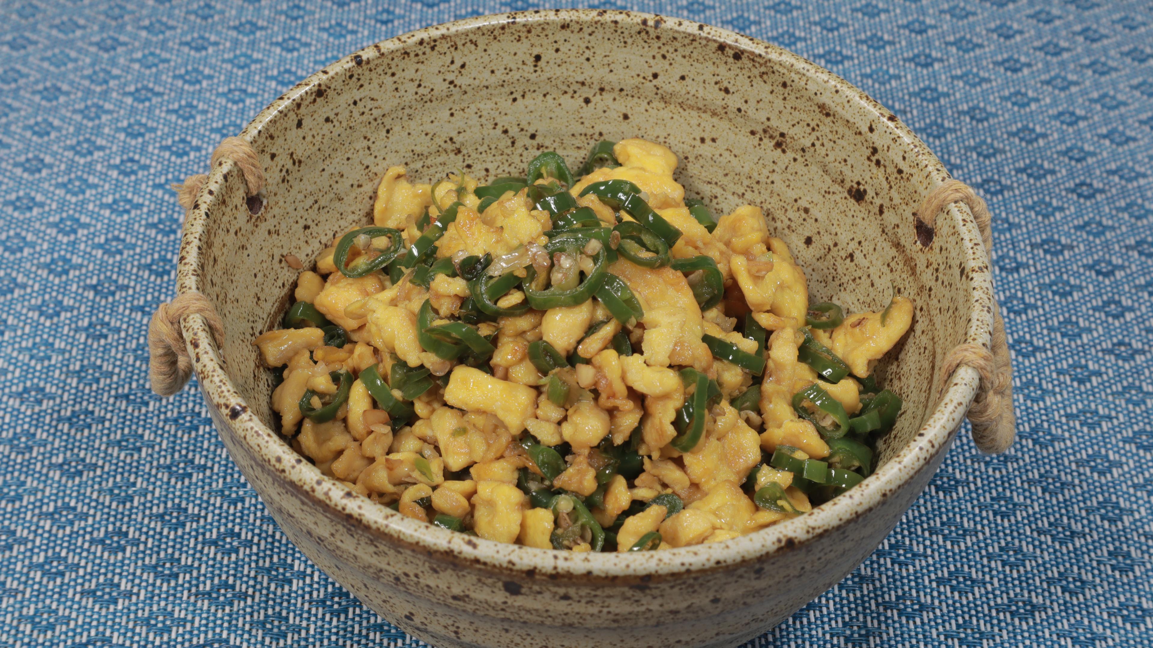 经典家常菜-尖椒炒蛋怎么炒,教你几个小技巧,鲜香下饭超好吃