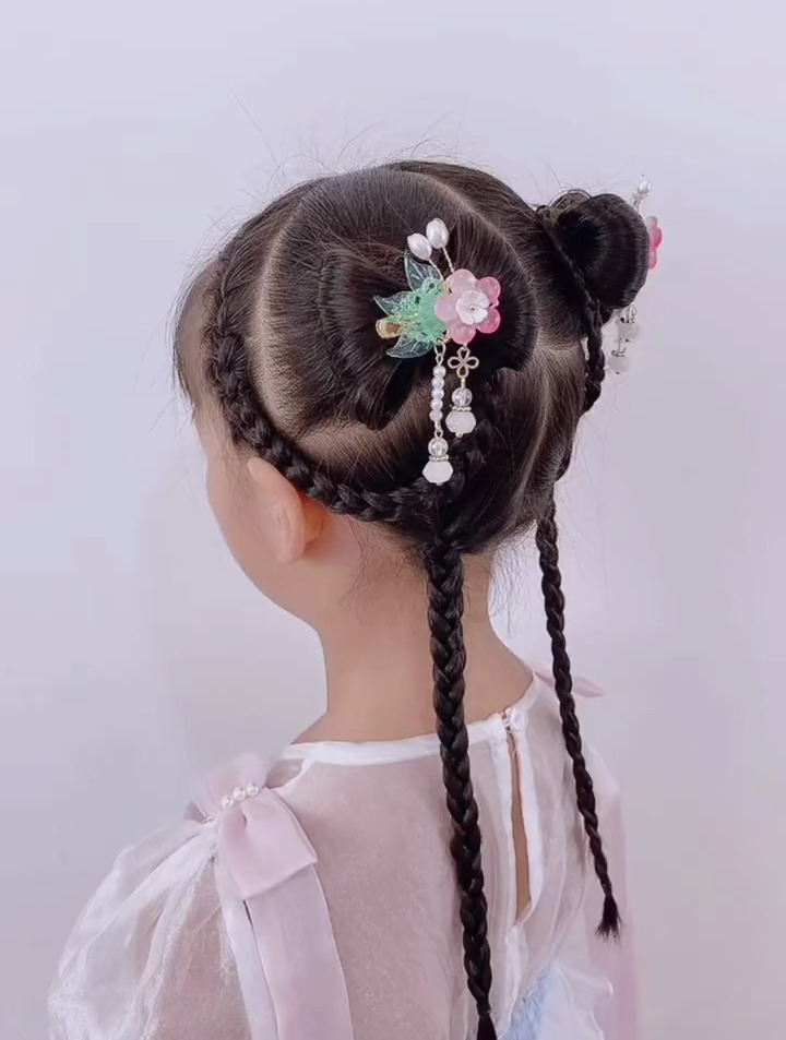 古风发型教程,几根皮筋就可以扎出适合旗袍汉服的蝴蝶结古风发型-度小